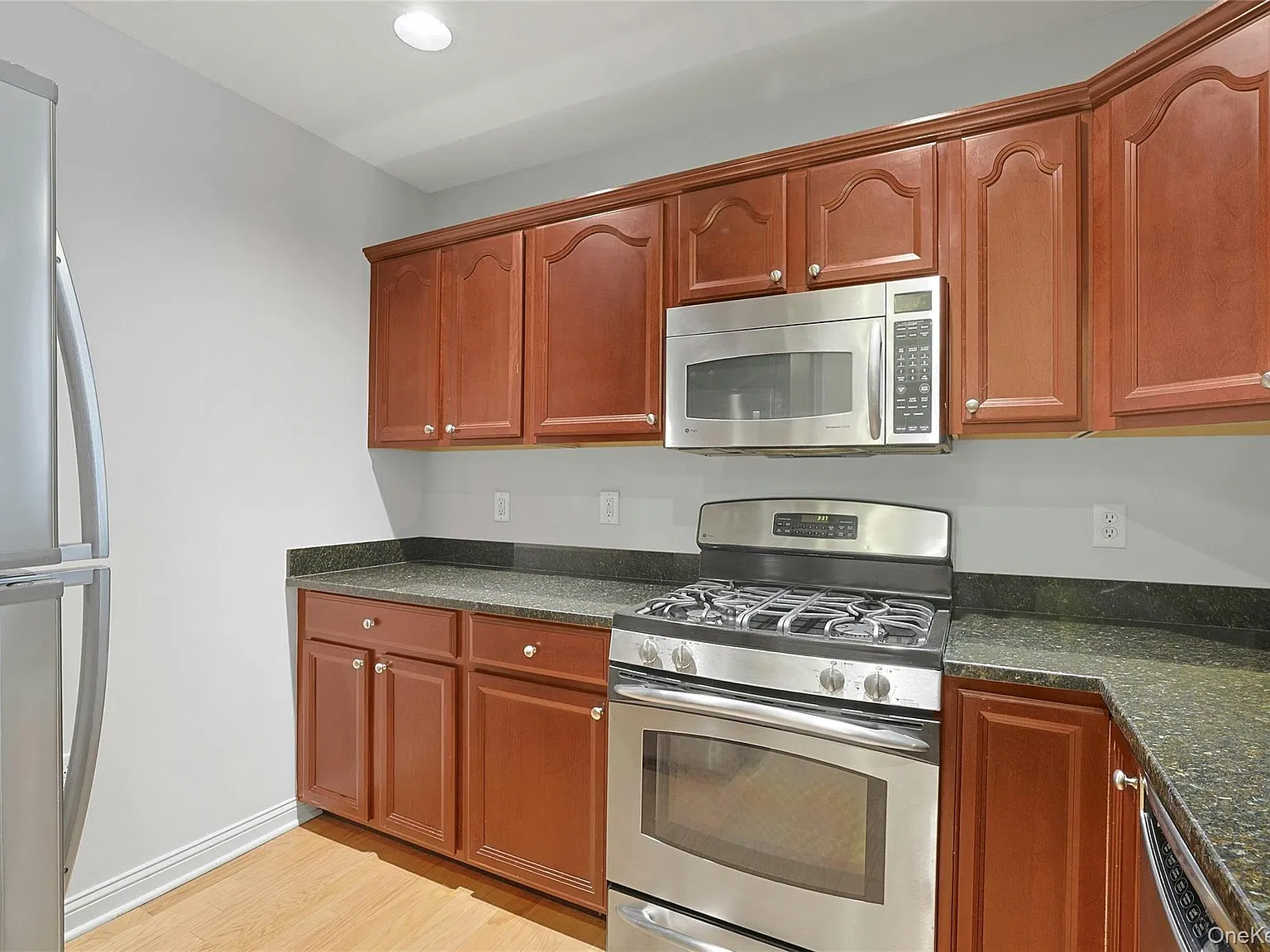 1 bed, 1.0 bath, 904 sqft, $2,750 — Photo 2