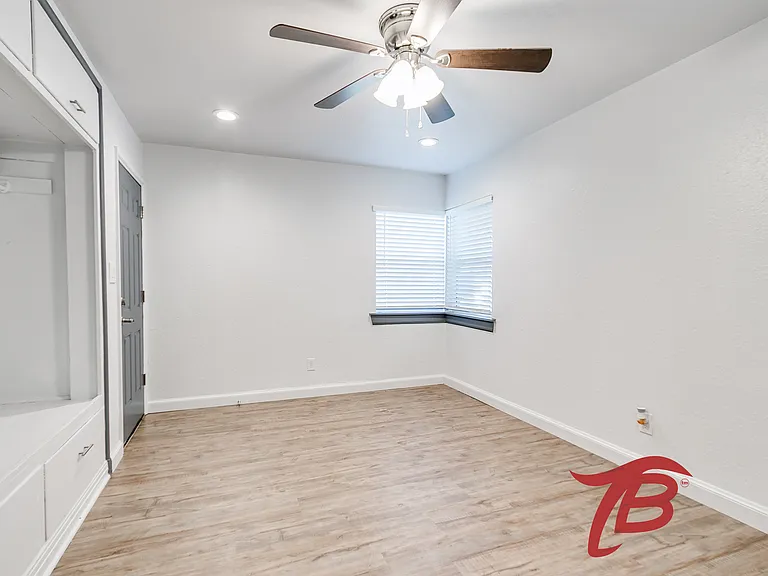 2214 N Florida Ave — Photo 12