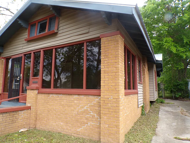 1657 Lee Ave SW — Photo 5