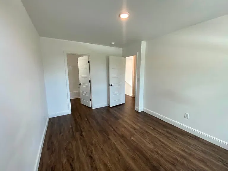 919 E Mary St — Photo 5