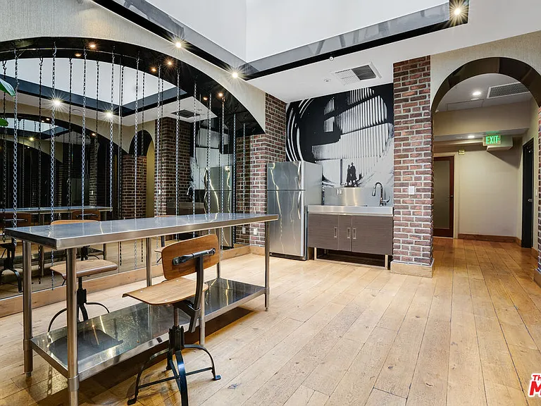 460 S Spring St #512 — Photo 33