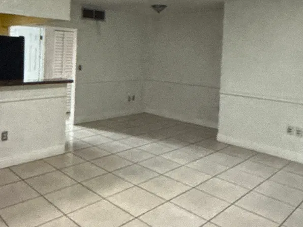 4050 NW 135th St #16-1, Opa Locka, FL 33054