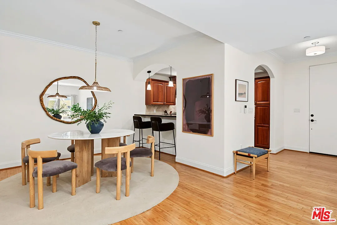 2 bed, 2.0 bath, 1358 sqft, $4,500 — Photo 3