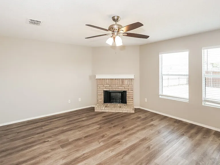 2908 Cottage Ln — Photo 5