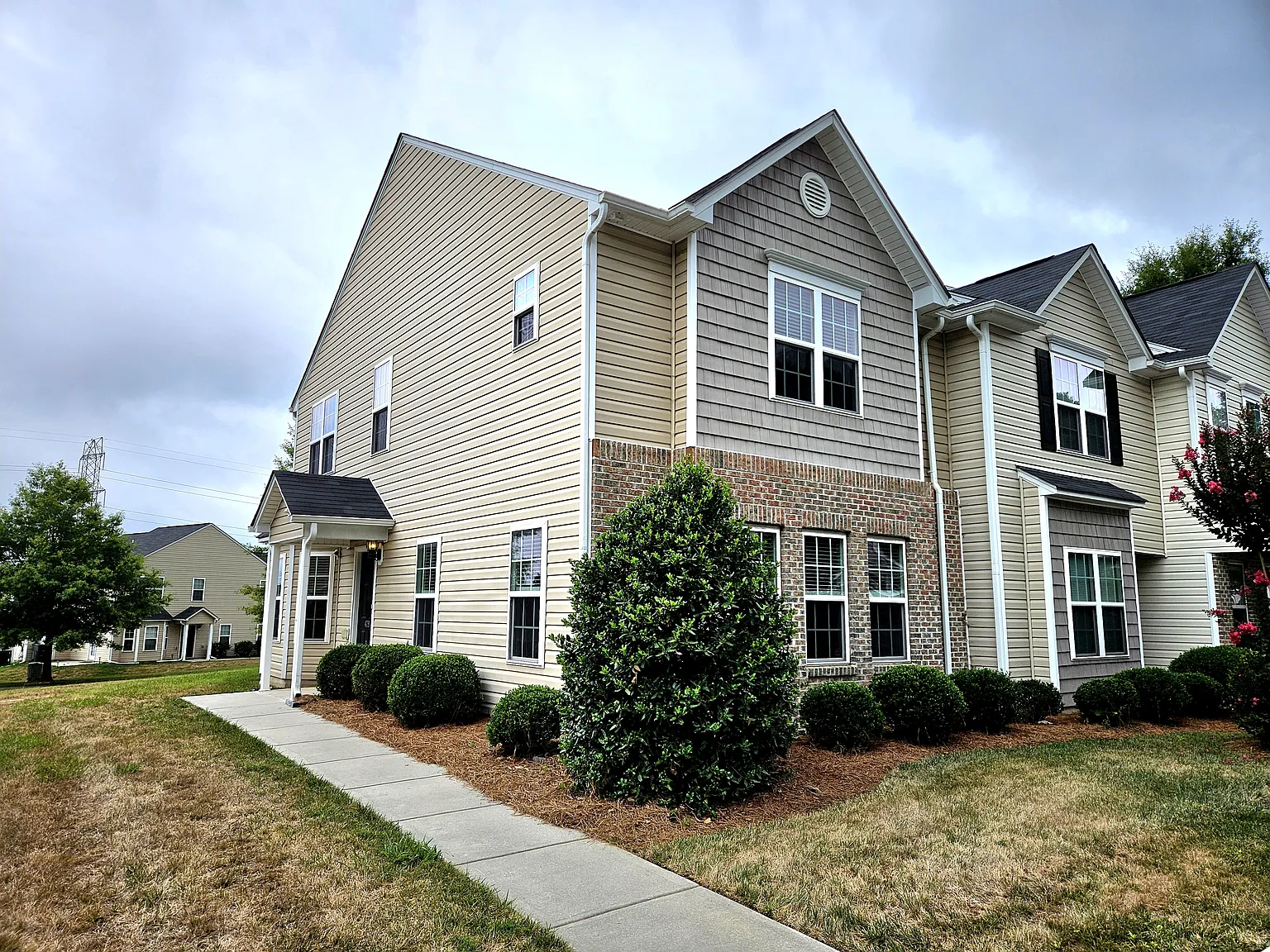 479 Ridgebrooke Dr — Photo 2