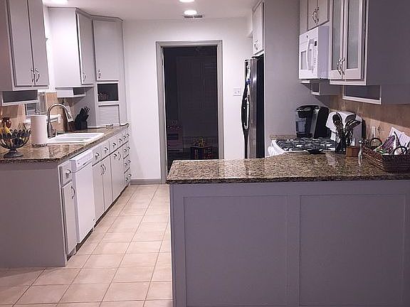 3rd image of 1225 Glen Cove Dr