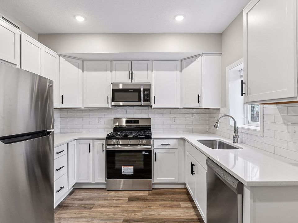 1st image of 301 17th Ave NE #311L
