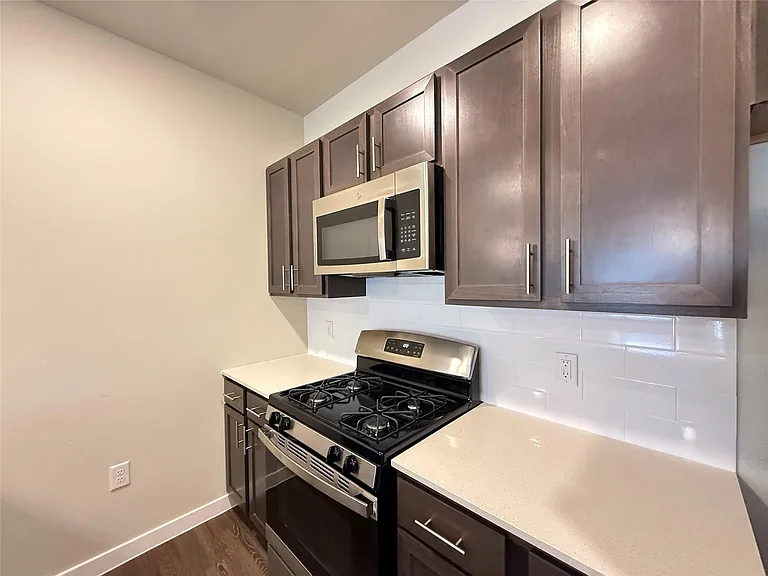 2102 Antoine Dr #A13313 — Photo 3