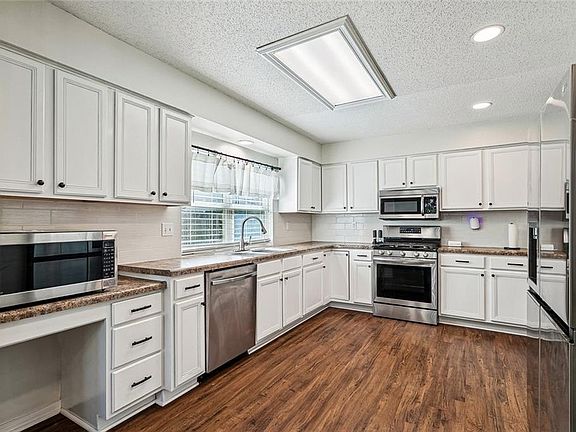 5th image of 3012 Meadow Lake Dr E