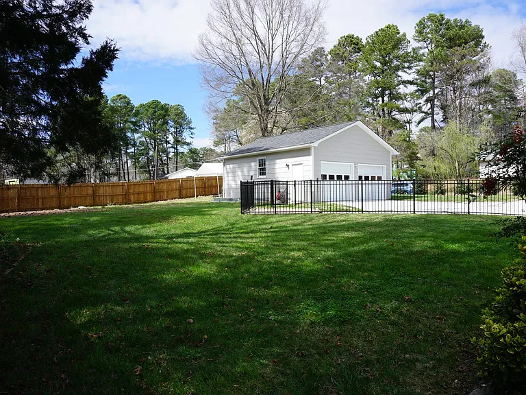 1302 Clinton Rd — Photo 2