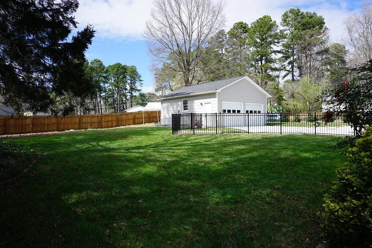 Building Photo - 1302 Clinton Rd