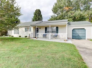 11 Compton Ct, Hampton, VA 23666