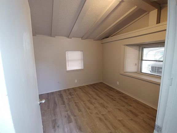 3rd image of 3700 Mallard Dr