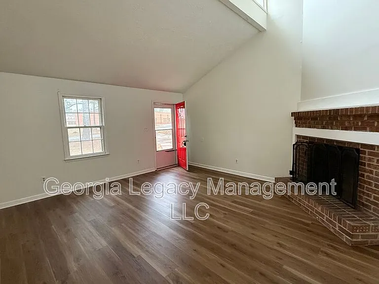 365 Fowler Dr — Photo 8