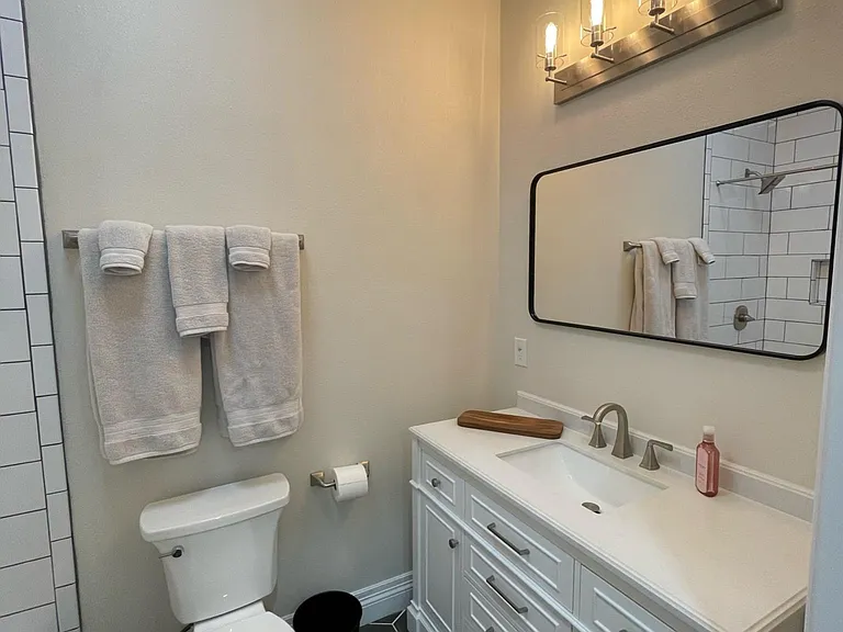 221 S Buena Vista St #A — Photo 5
