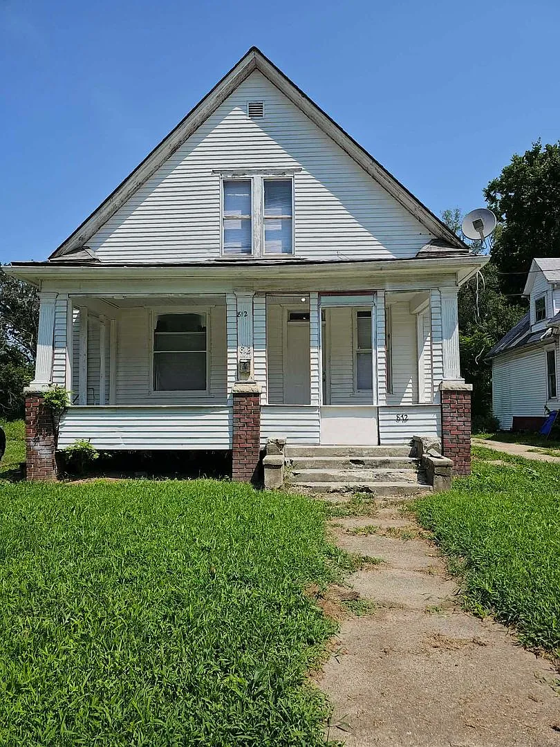 812 E. Cantrell St. 2-bedroom, 1 bath with option for 3rd bedroom on main — Photo 1