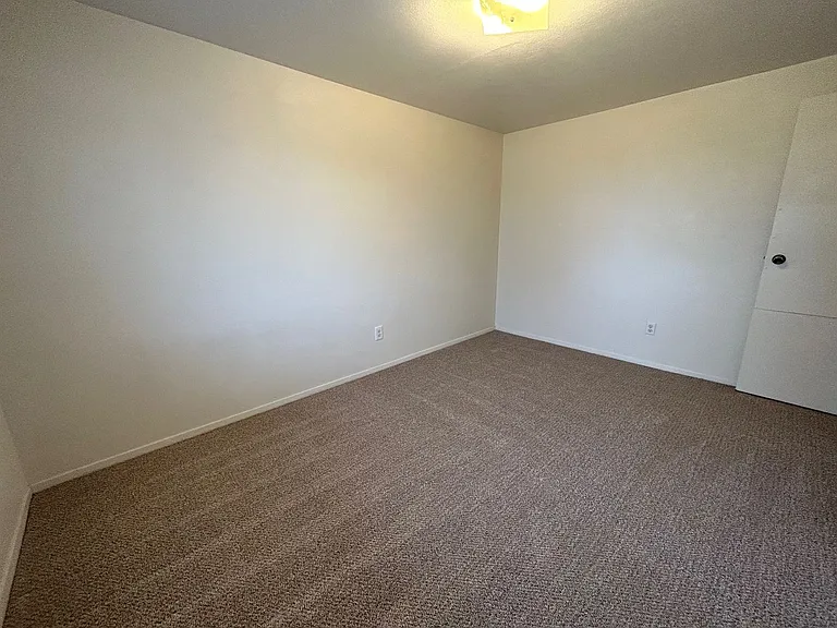 395-399 Taft — Photo 16
