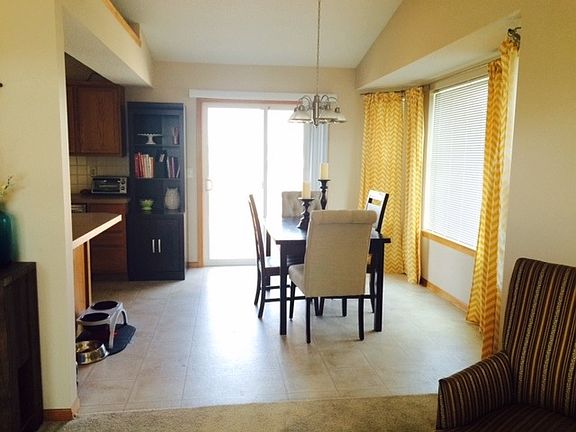 3rd image of 1018 W Basswood Dr
