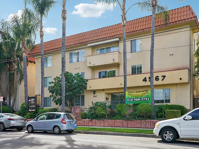 Willis Apartments — Photo 51