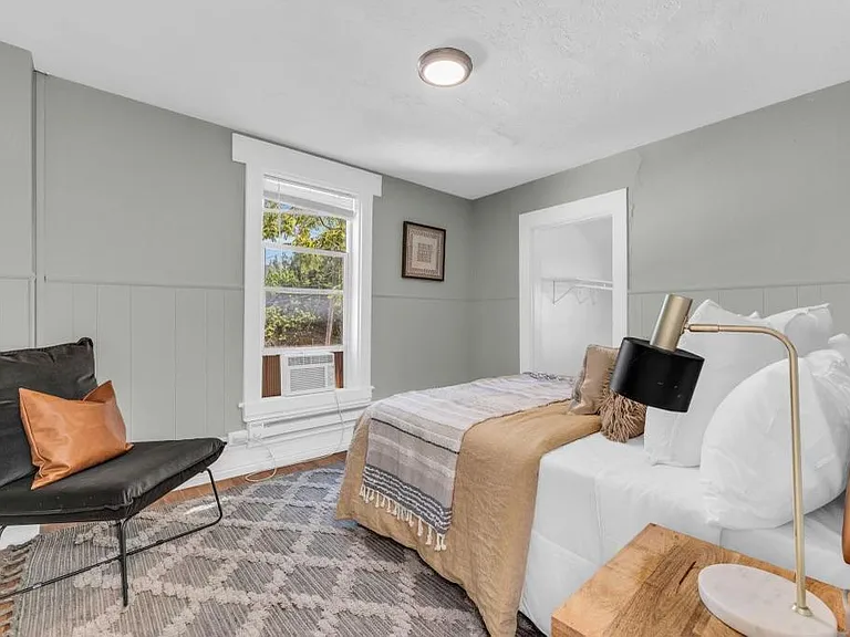 410 E Van Ness Pl — Photo 5