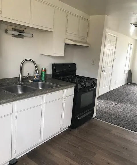 1102 E Michigan Blvd #B — Photo 1