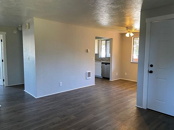 4th image of 175 SW Kalmia St Ste 3
