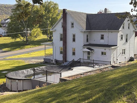 2nd image of 2221 Irish Valley Rd
