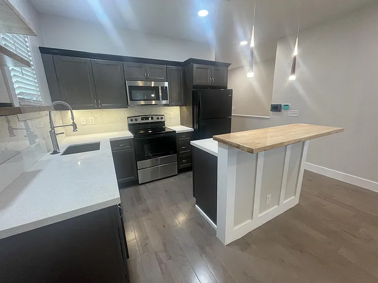 309 W Duffy St #B — Photo 15