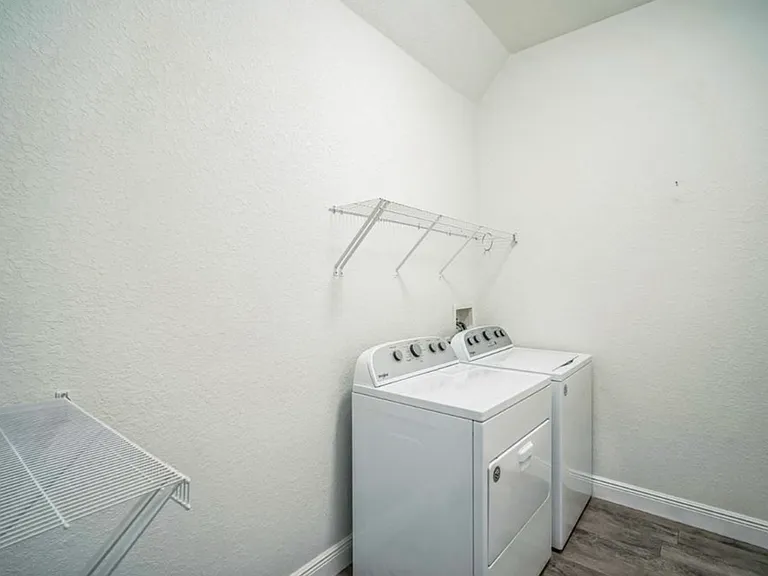 10517 Camelia Dr — Photo 7