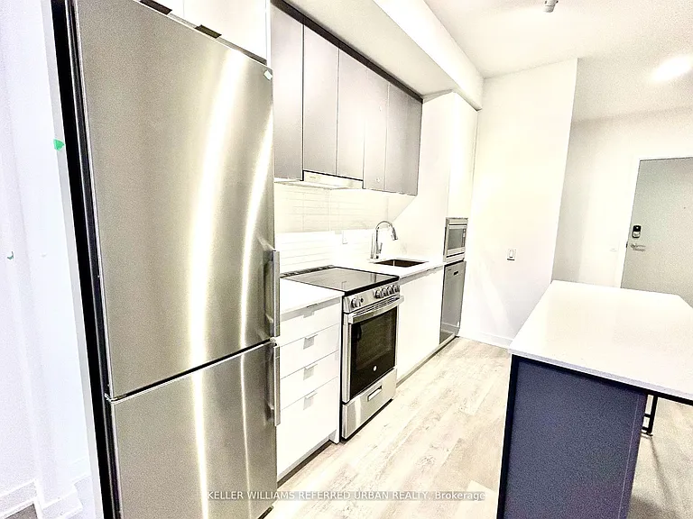 50 Upper Mall Way #B-2304 — Photo 3