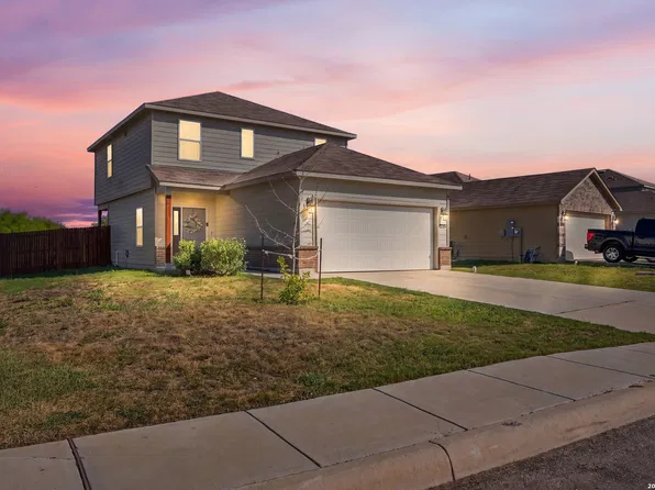 7535 HOMEWOOD LN, Elmendorf, TX 78112