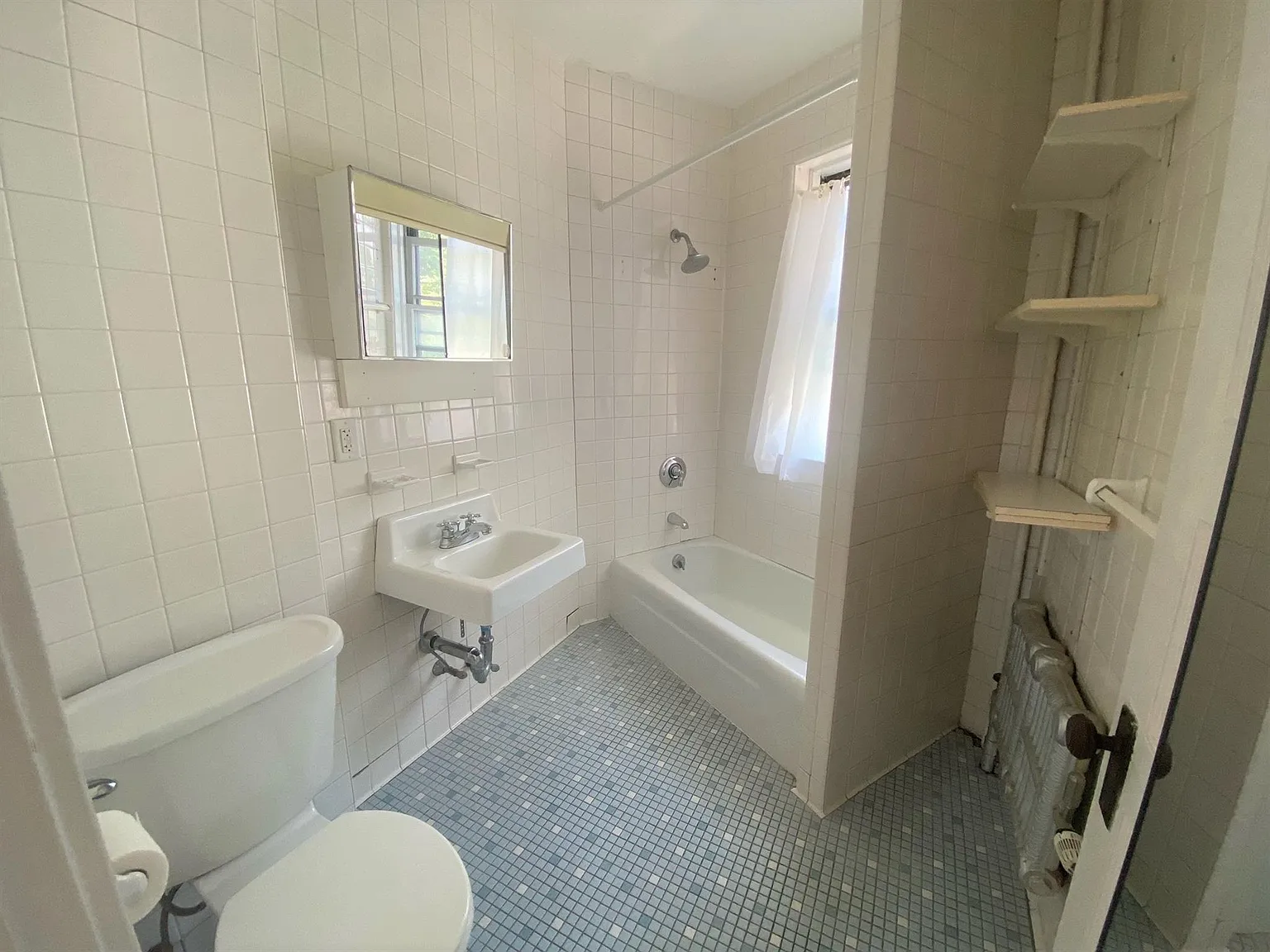 2 bed, 900 sqft, $3,600 — Photo 4
