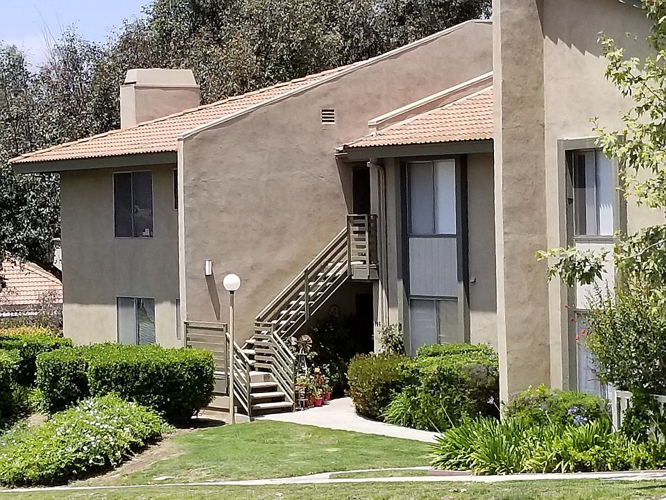 1st image of 221 Oak Leaf Dr #205