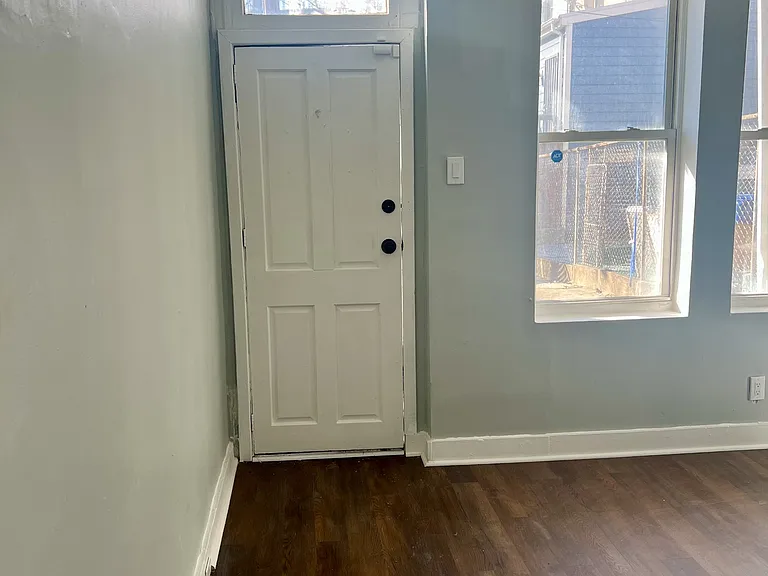 440 N Luzerne Ave — Photo 12