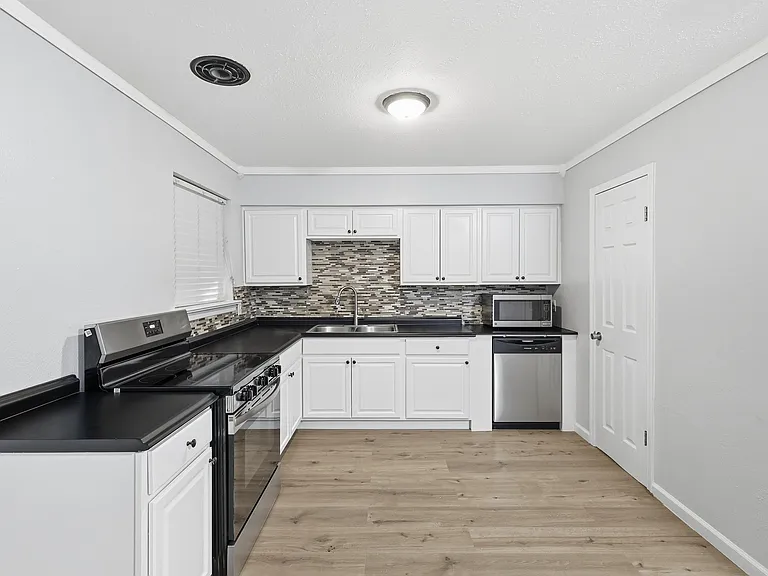 5345 Hensley Dr — Photo 4