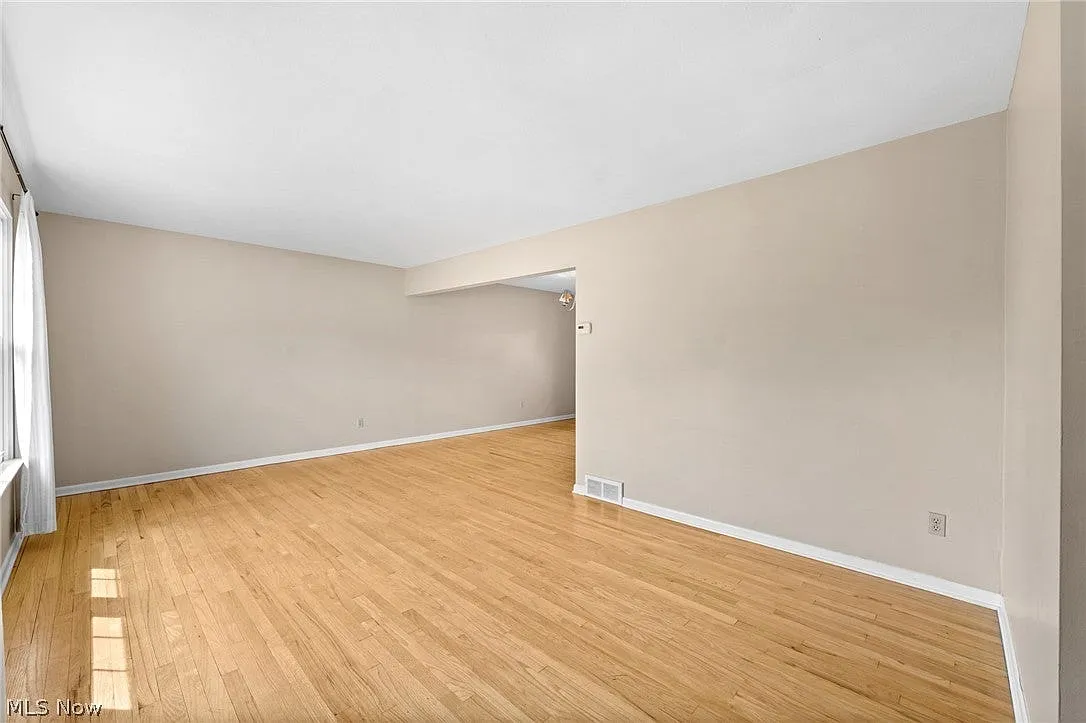 4 bed, 2.5 bath, 2444 sqft, $3,000 — Photo 3