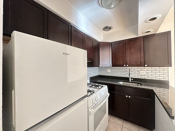 5th image of 6830 N Sheridan Rd #72