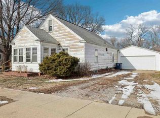 414 2nd St, Victor, IA 52347