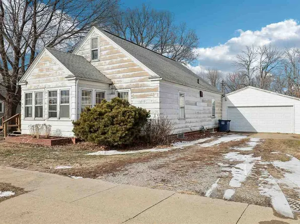 414 2nd St, Victor, IA 52347