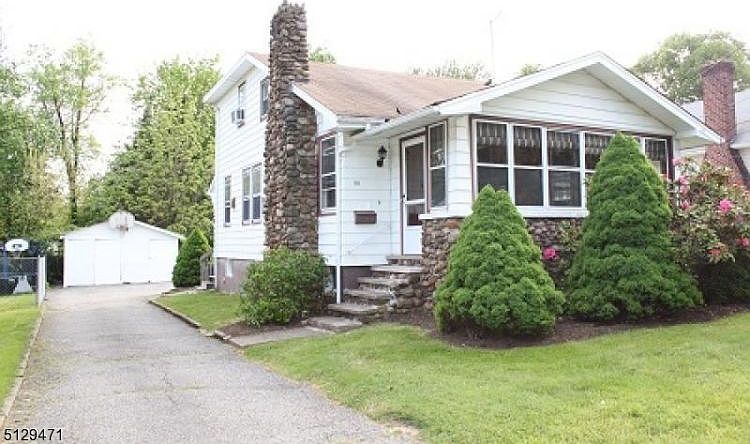 2nd image of 11 Dickinson Ln