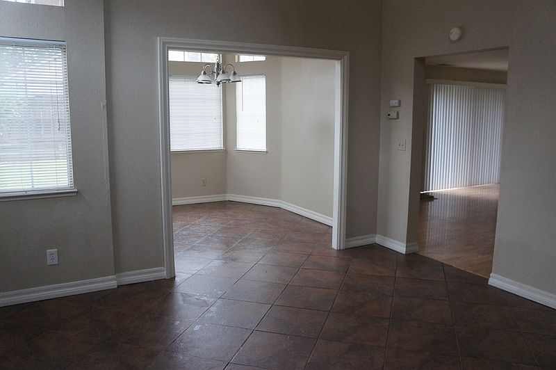 2nd image of 92 Henry Ct