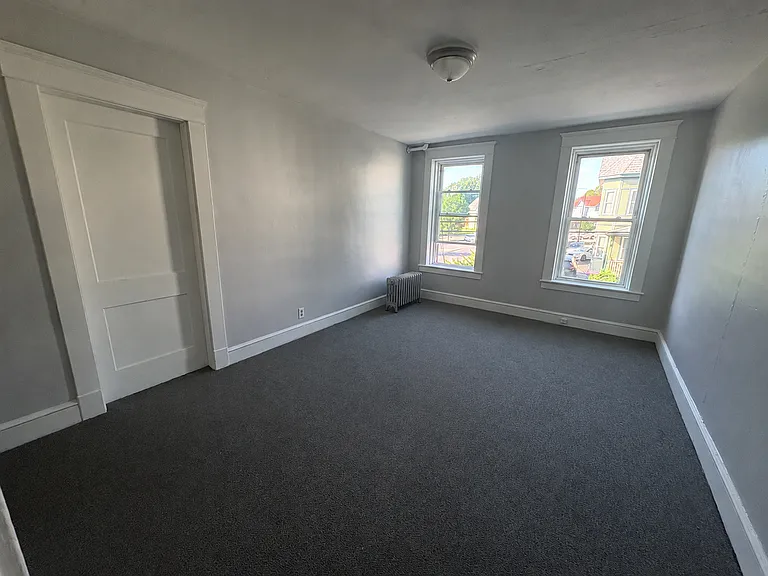 427 S Elm St — Photo 5
