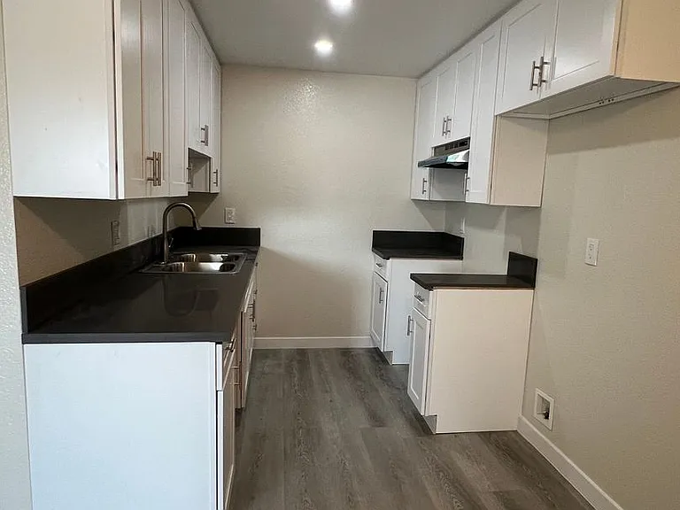 Columbus Apartments — Photo 22