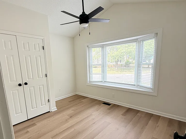 703 Saint Catherines Dr — Photo 9