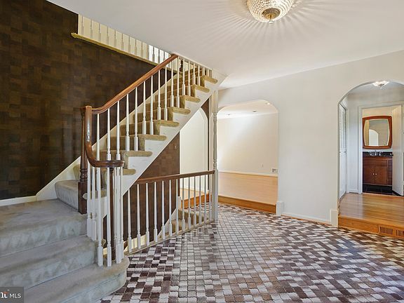 4th image of 12 Halifax Ct