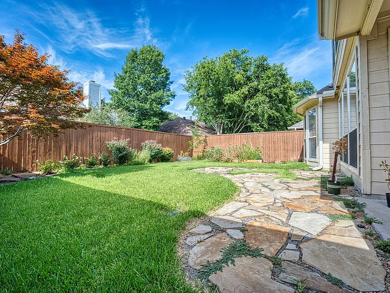 5513 Amber Way — Photo 39