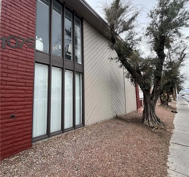1075 E Desert Inn Rd #2