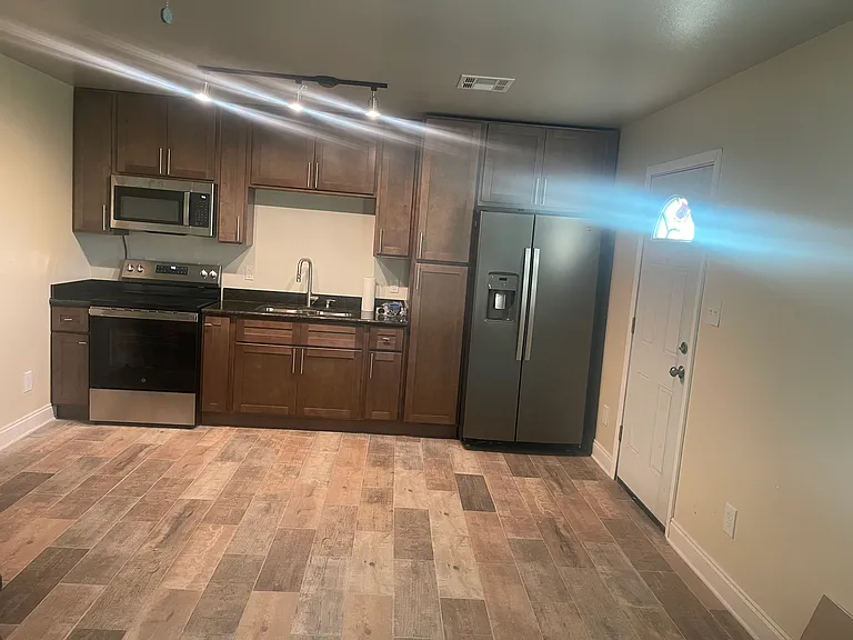 2921 Mandeville St — Photo 2