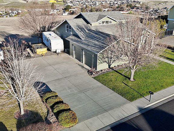 3rd image of 1780 SW 18th St