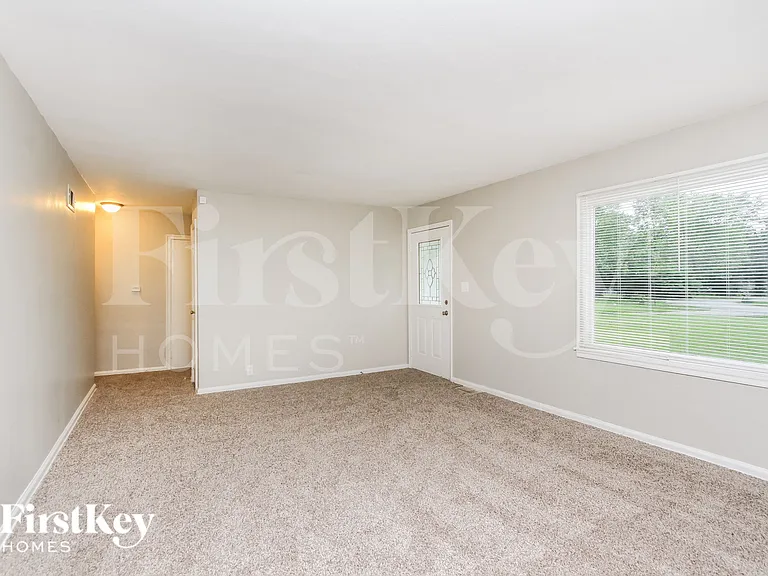 5614 N Victoria Dr — Photo 4